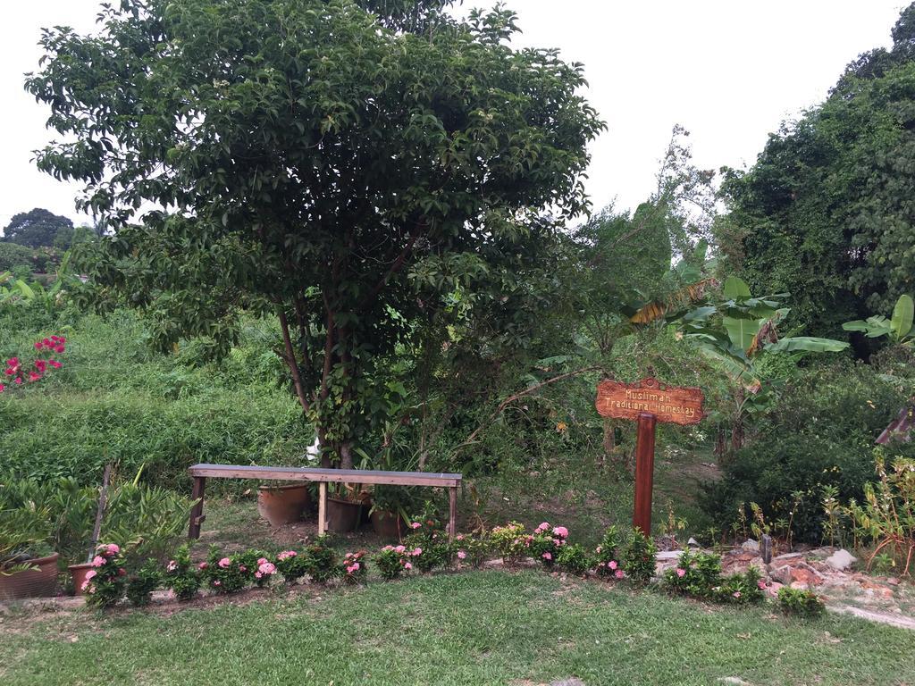 Muslimah Homestay Rumah *