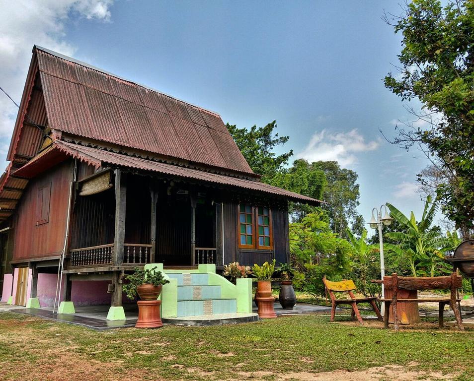 Muslimah Homestay Rumah *